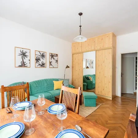 Hartigova Jungle In Quiet Area Appartement